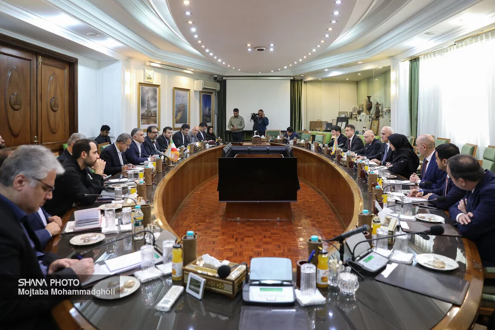 Roadmap for developing Iran-Azerbaijan oil, gas cooperation reviewed