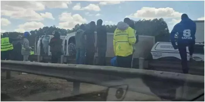 Heavy Traffic Along Thika Road as Lorry Overturns Blocking Nairobi-bound Lanes