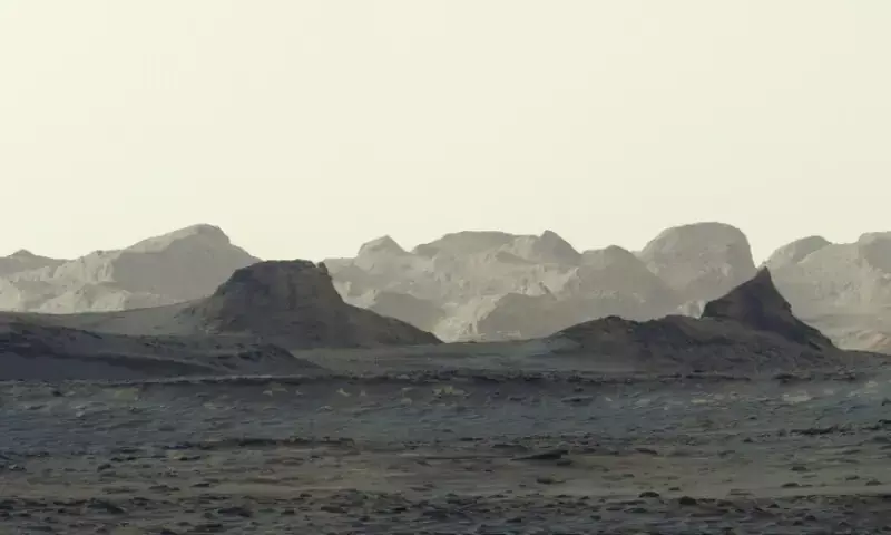 Nasa rover takes striking image of dawn's early light on Mars