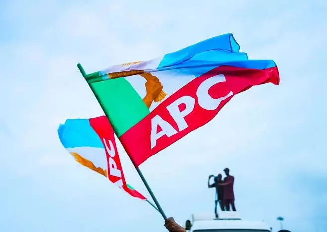 Over 250 PDP, Accord members defect to APC in Oyo