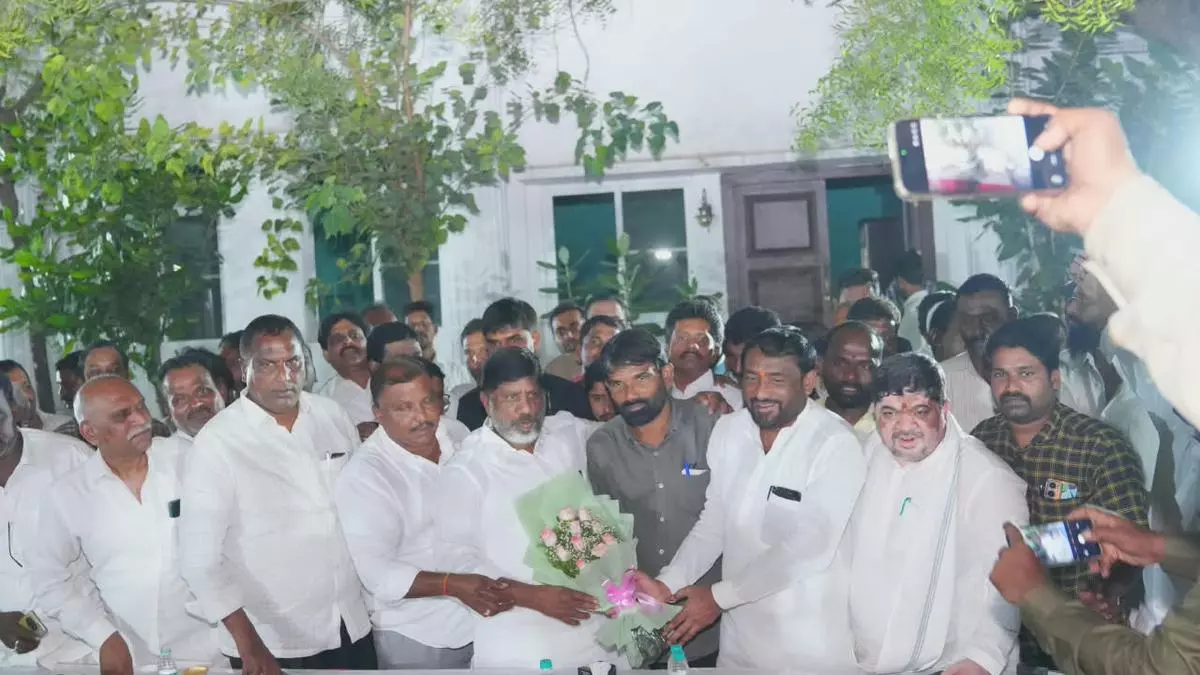 Telangana to set up welfare board for auto drivers: Bhatti
