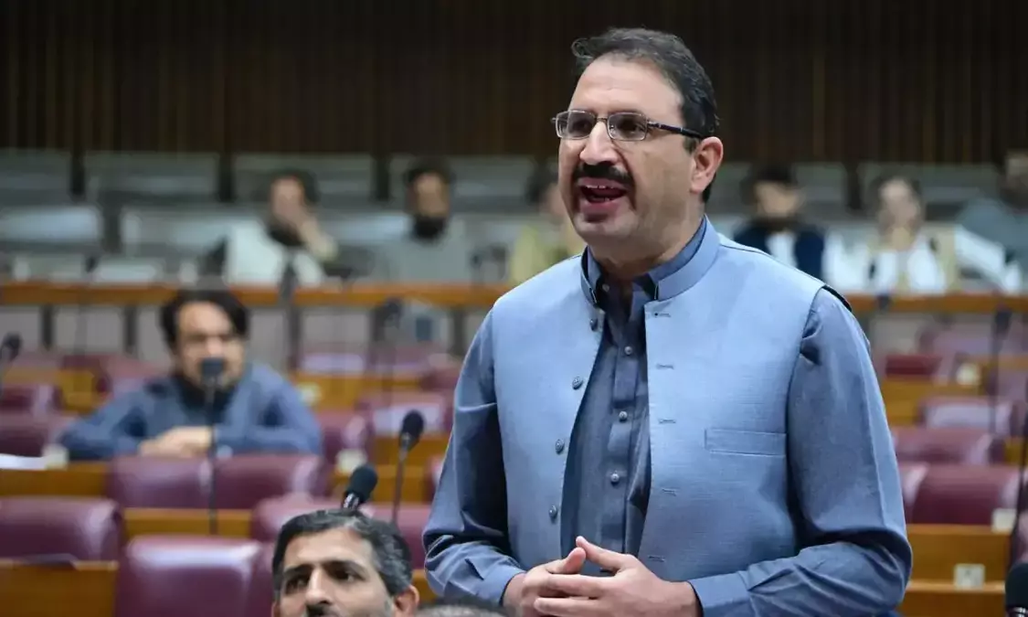 PTI's 'doors are open' to Fazl's offer to play a role in breaking deadlock with govt: Junaid Akbar