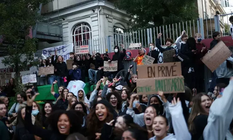 Tens of thousands expected in Paris for high school protests