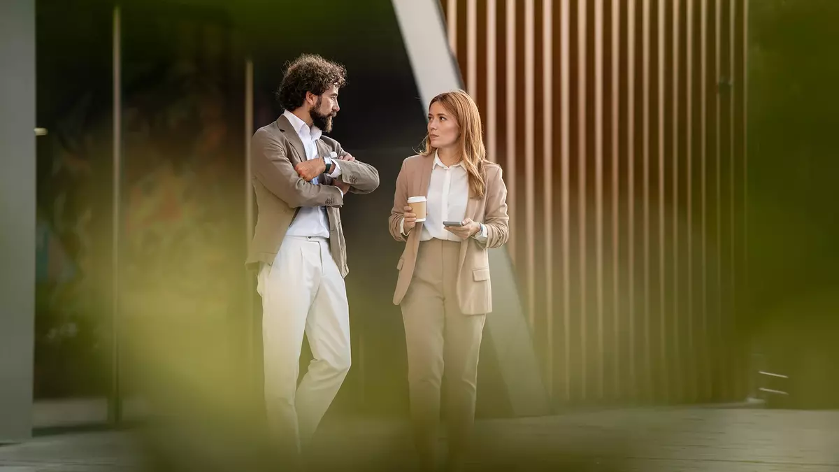Want People to Like and Remember You? 5 Conversation Habits Make the Difference