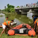 India festival boat capsize kills 13 children