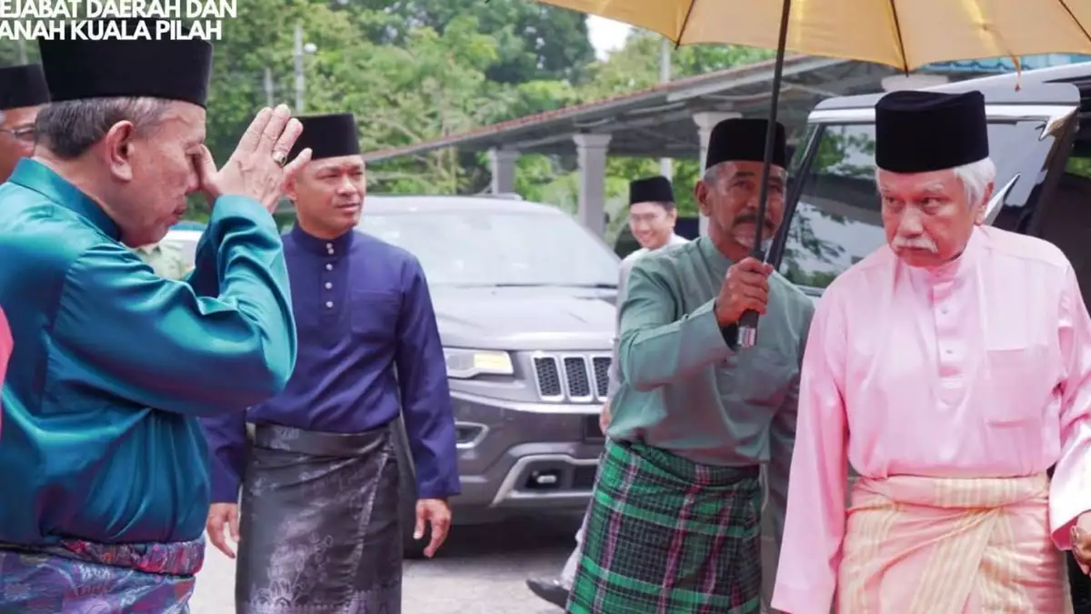‘I am not resigning’: embattled leader digs in as Malaysia royal crisis deepens