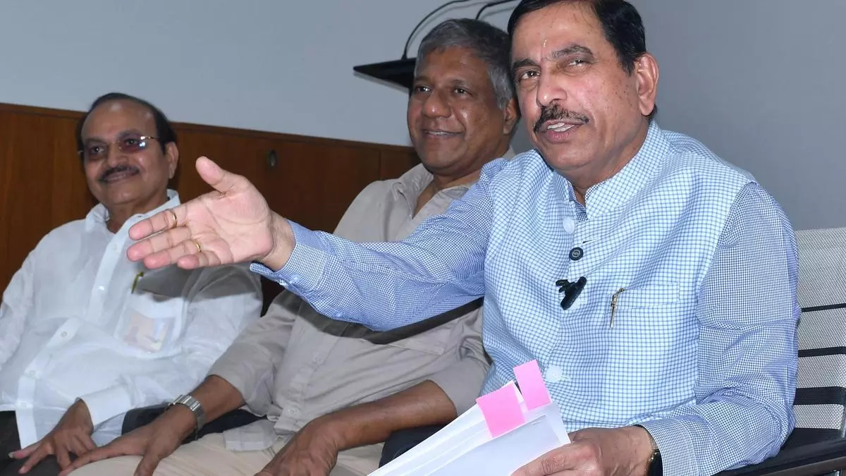 Pralhad Joshi to hold a meeting with sugarcane farmers on October 12