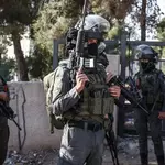 West Bank attack wounds 5 Israelis as Netanyahu cancels events