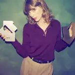 Taylor Swift new curly hairstyle sparks frenzy 