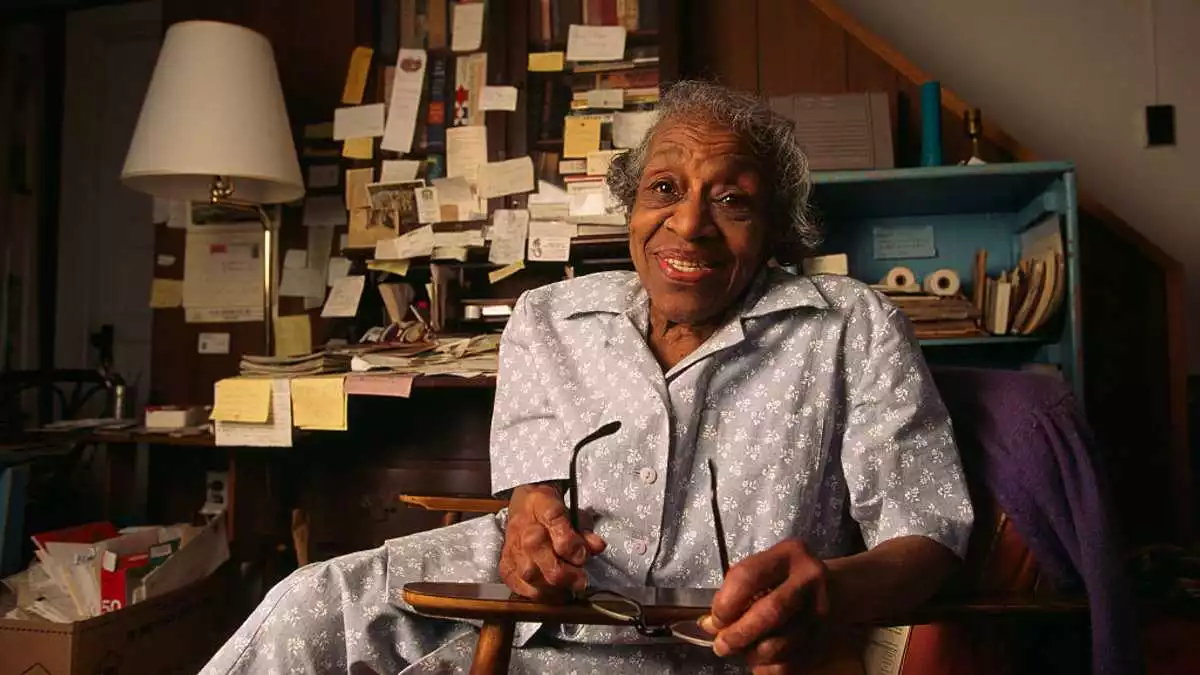 An elderly woman asked me to marry her before she died — Then her lawyer said, “She chose you”