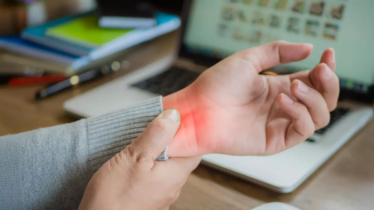A simple 15-minute treatment could help patients avoid carpal tunnel surgery