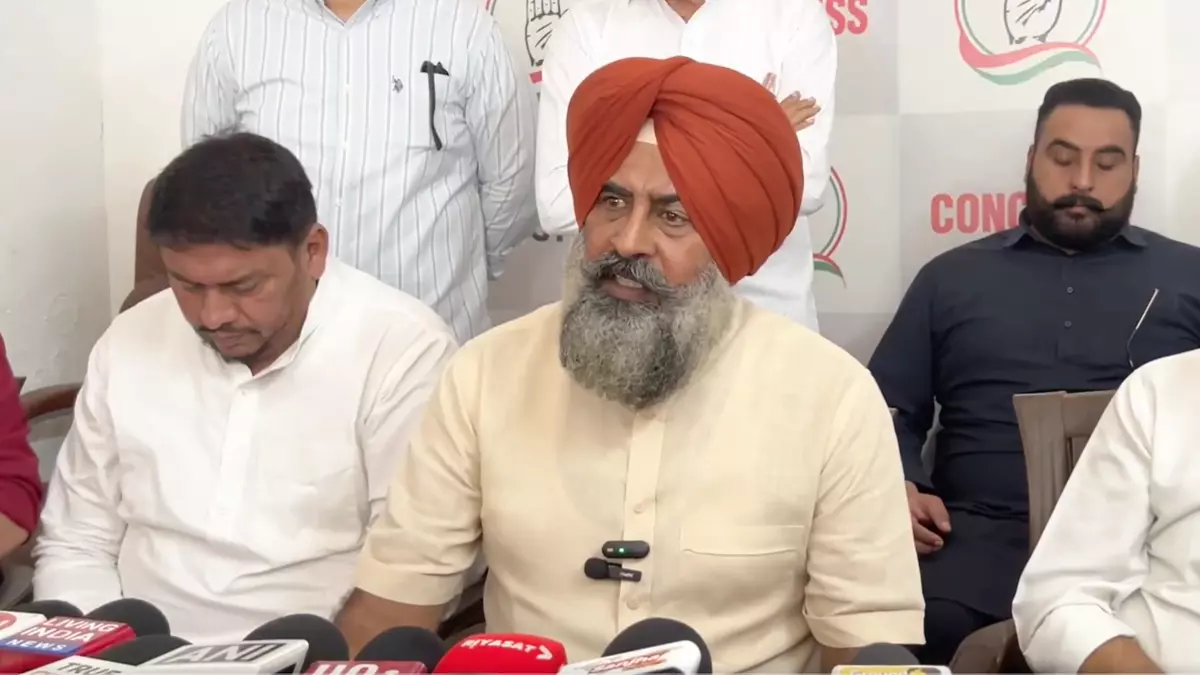 Congress appoints Pargat Singh as new Punjab chief, Warring resigns