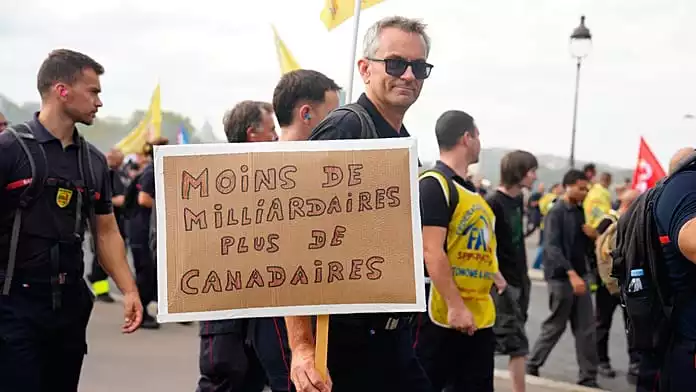 Thousands of firefighters march in Paris demanding more resources