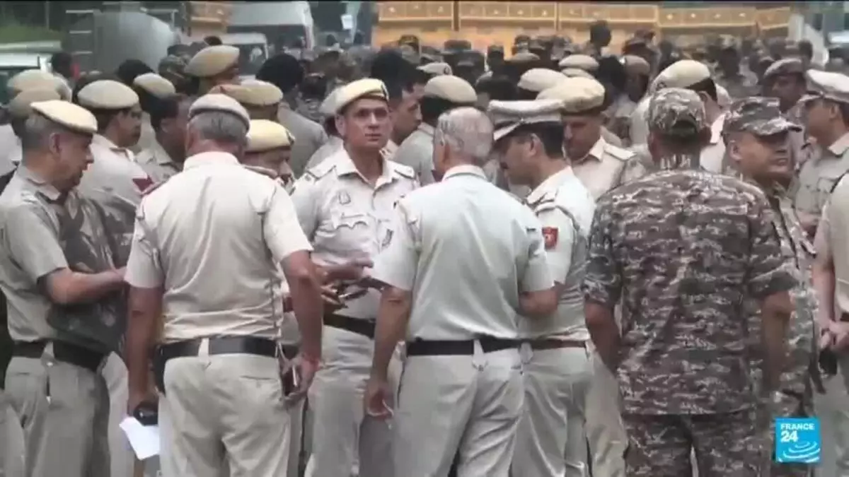 India detains 'cockroach' movement leaders in bid to thwart election protest