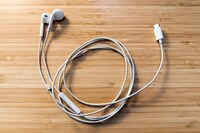 Why Apple EarPods Still Outshine Wireless Alternatives