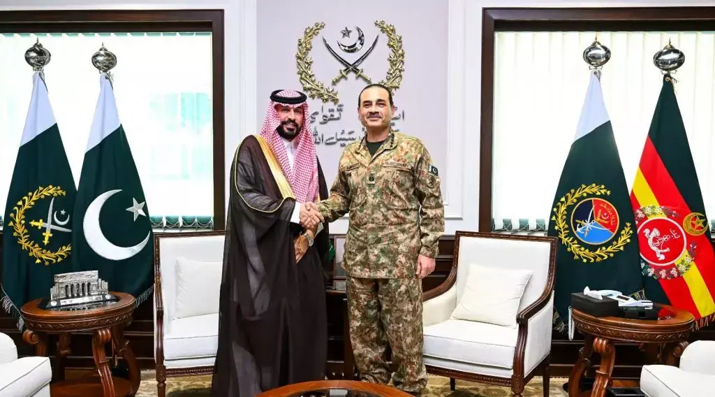 CDF Munir, new Saudi envoy express satisfaction at progress made under Makkah defence pact: ISPR