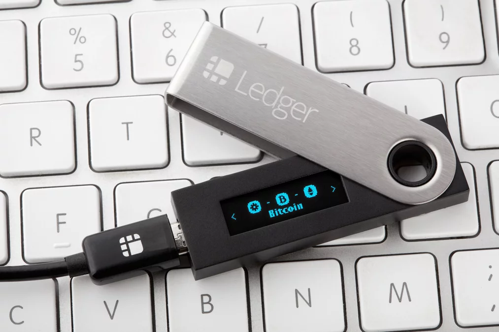 Crypto thieves sell hardware wallets with secret eSIM