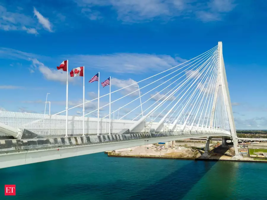 102-year-old walks US-Canada’s new bridge 