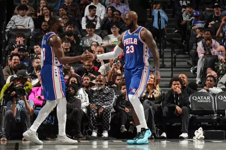 LeBron shines in pre-season debut for re-tooled 76ers