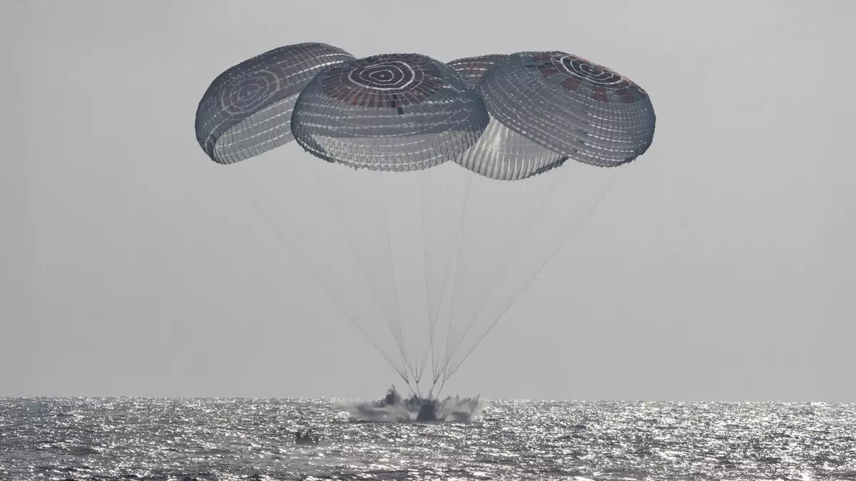 NASA astronauts splash down after 100 million miles in space