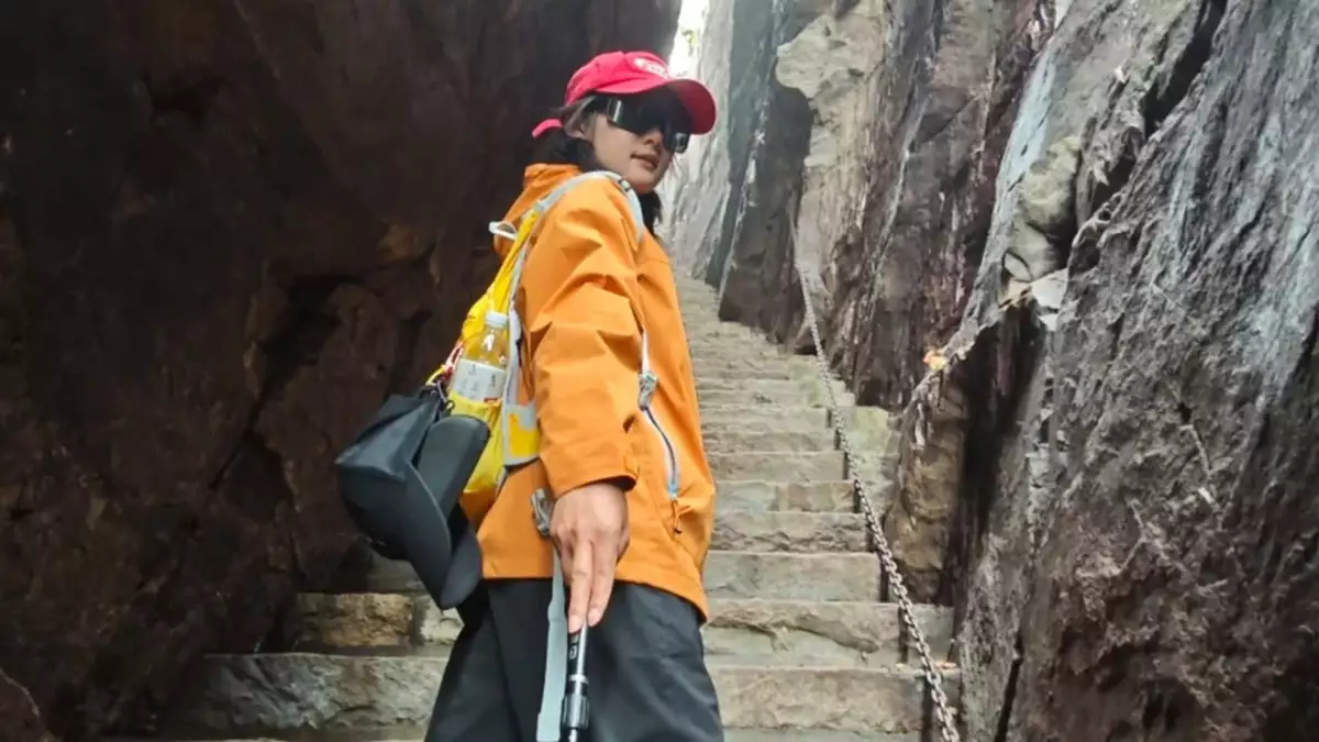 ‘Special-forces’ travel: Chinese woman wins admiration after climbing 5 famous peaks in 5 days