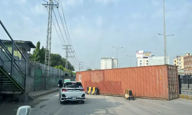 Containers placed in Peshawar after federal govt imposes emergency in KP