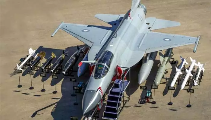 JF-17 attracts strong attention at Dubai Airshow as friendly country inks procurement MoU
