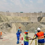 Zimbabwe unlocks $100 million for a $500 million mining project with 44 million ounces in reserves