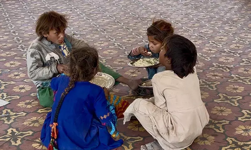 SOCIETY: THE KITCHEN OF ISLAMKOT
