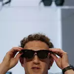 Zuckerberg gets new Meta shares to stay in California amid billionaire tax vote